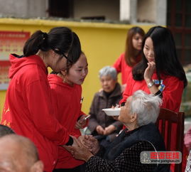 陽邏韻之聲藝術(shù)學(xué)校走進(jìn)商東社區(qū)養(yǎng)老院獻(xiàn)愛心
